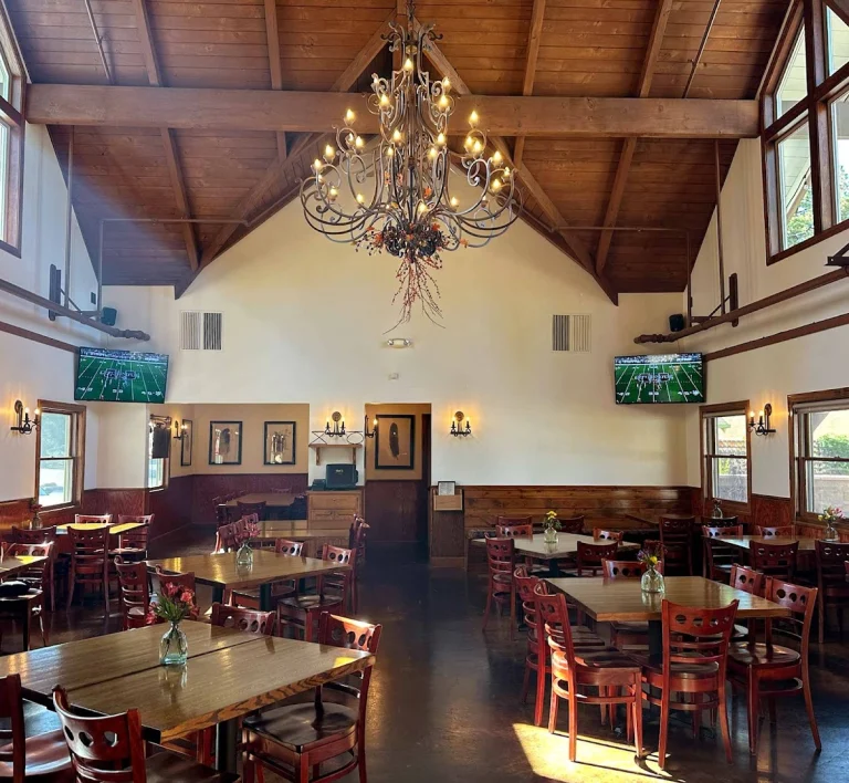 Mia’s Brick Oven, a dog-friendly restaurant in Cold Springs, California