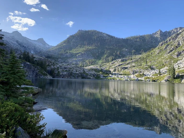 Monkey House Trinity Alps, a dog-friendly vacation rental in Junction City, California