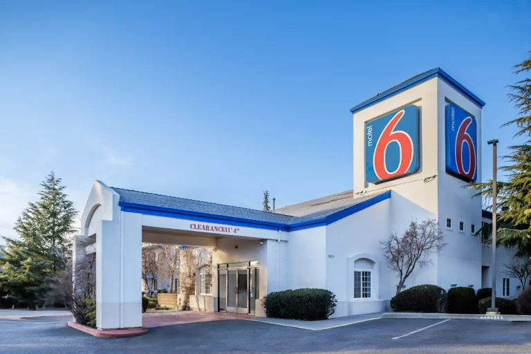 Motel 6 Auburn, a dog-friendly hotel in Auburn, California