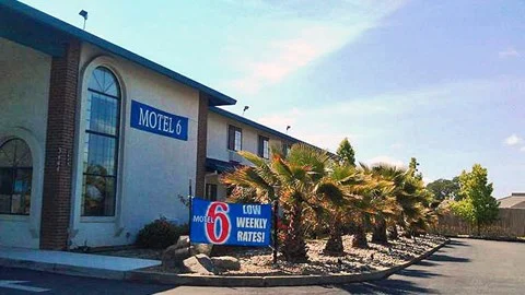 Motel 6 Cameron Park, a dog-friendly hotel in Cameron Park, California