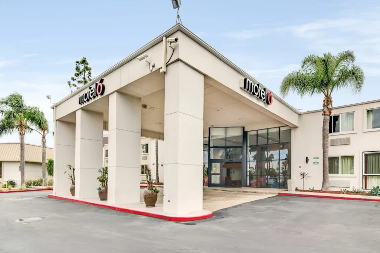Motel 6 Carson, a dog-friendly hotel in Carson, California