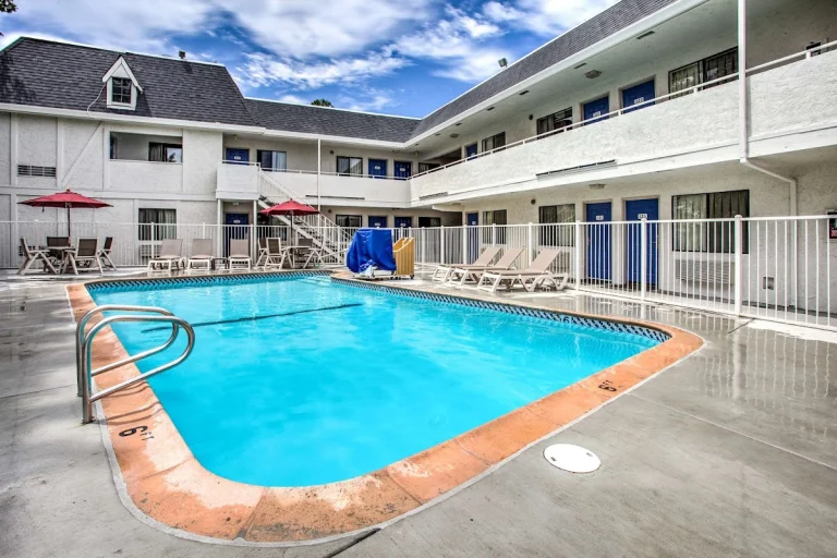 Motel 6 Fairfield North, a dog-friendly hotel in Fairfield, California