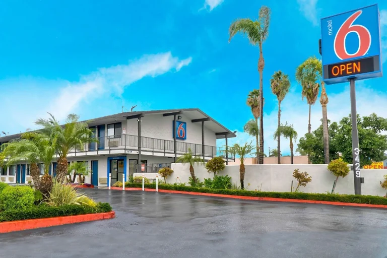 Motel 6 Los Angeles, a dog-friendly hotel in El Monte, California