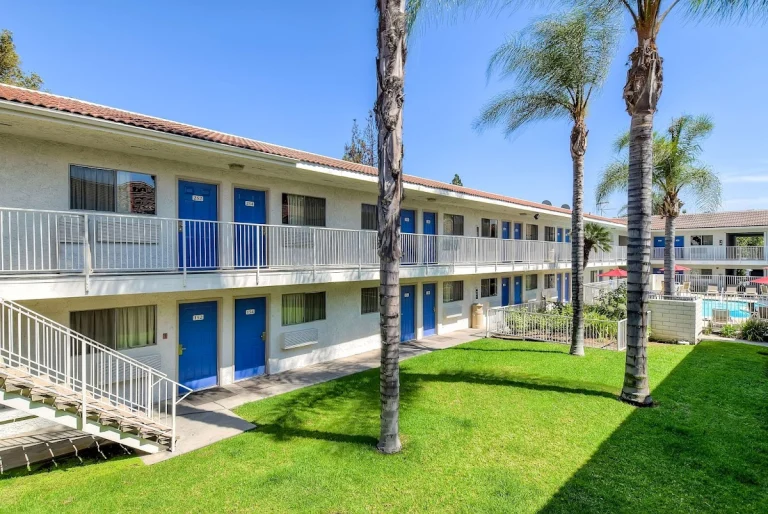 Motel 6 Los Angeles Rowland, a dog-friendly hotel in Rowland Heights, California