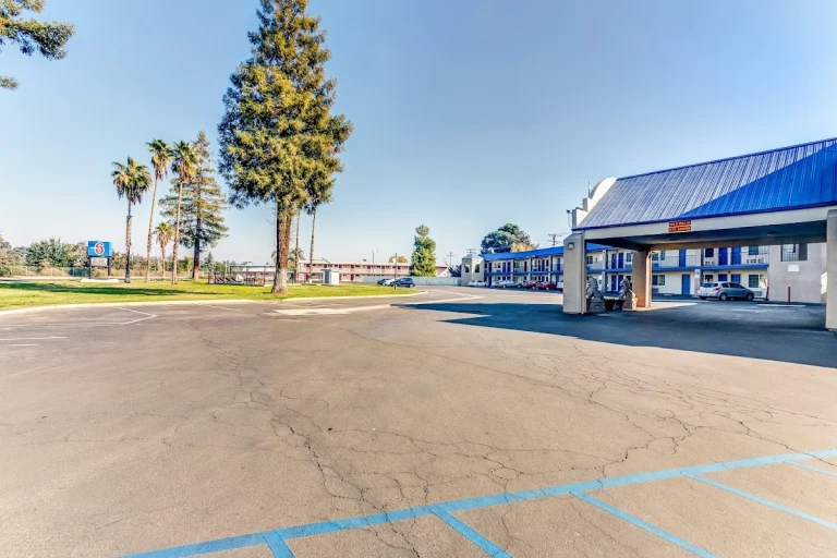 Motel 6 Visalia, a dog-friendly hotel in Visalia, California