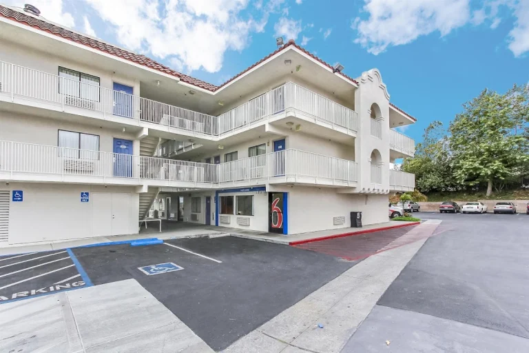 Motel 6 - Watsonville, a dog-friendly hotel in Watsonville, California