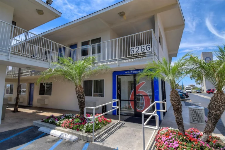 Motel 6 Westminster South, a dog-friendly hotel in Westminster, California