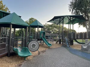 Nealon Park, a dog-friendly dog park in Menlo Park, California