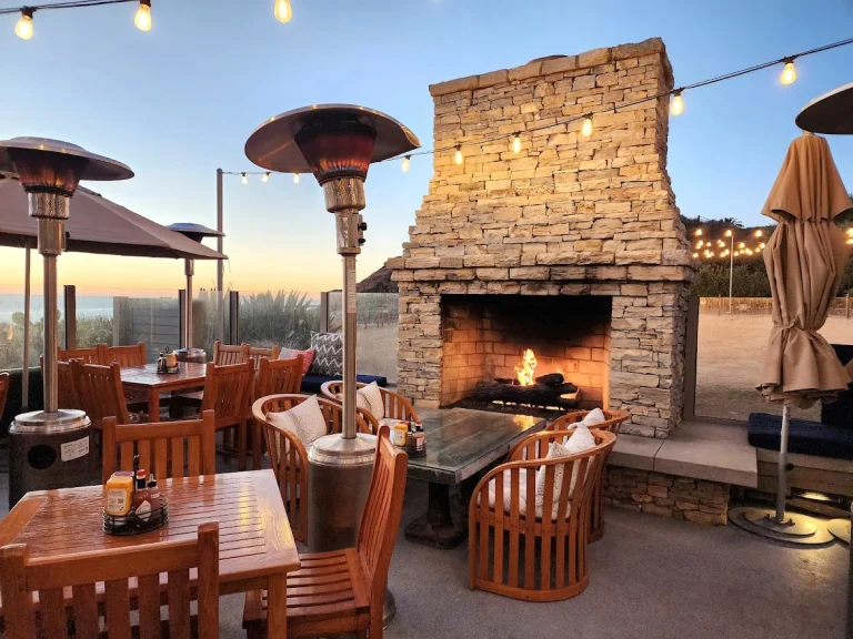 Nelson's, a dog-friendly restaurant in Rancho Palos Verdes, California