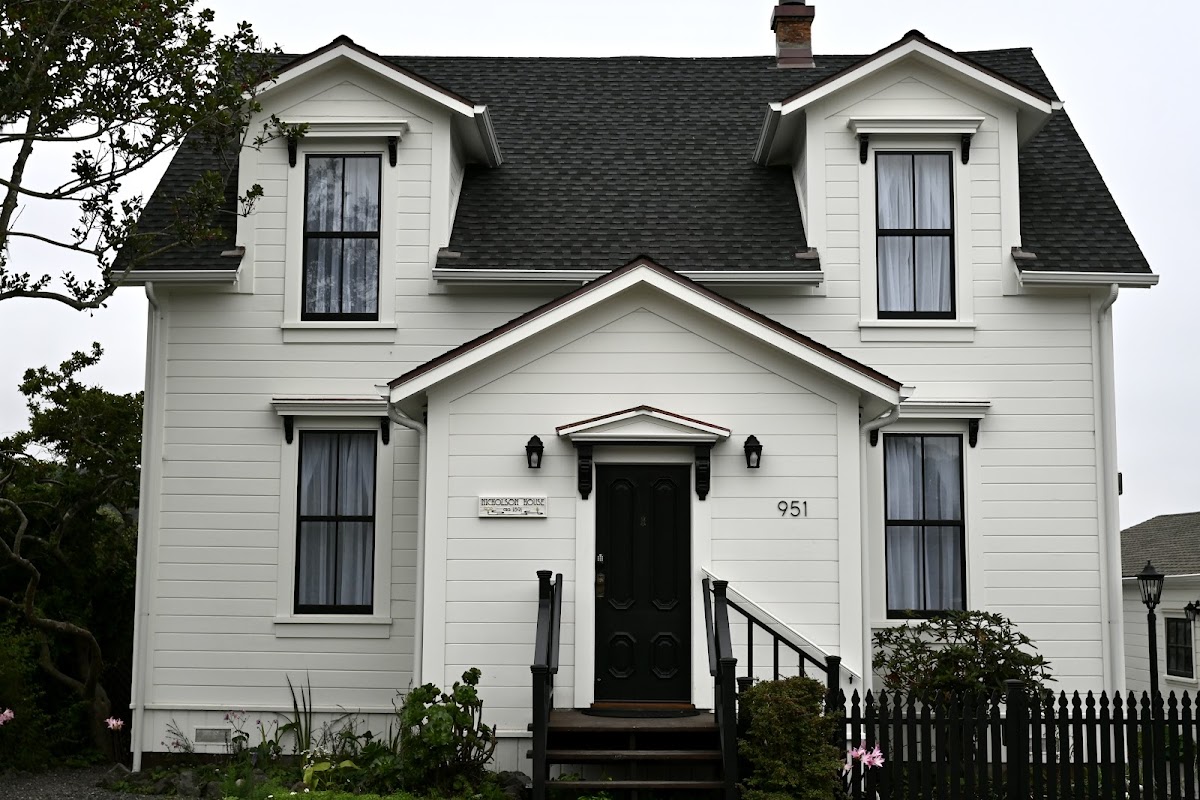 Nicholson House Inn in Mendocino, a top-rated dog-friendly hotel on the North Coast
