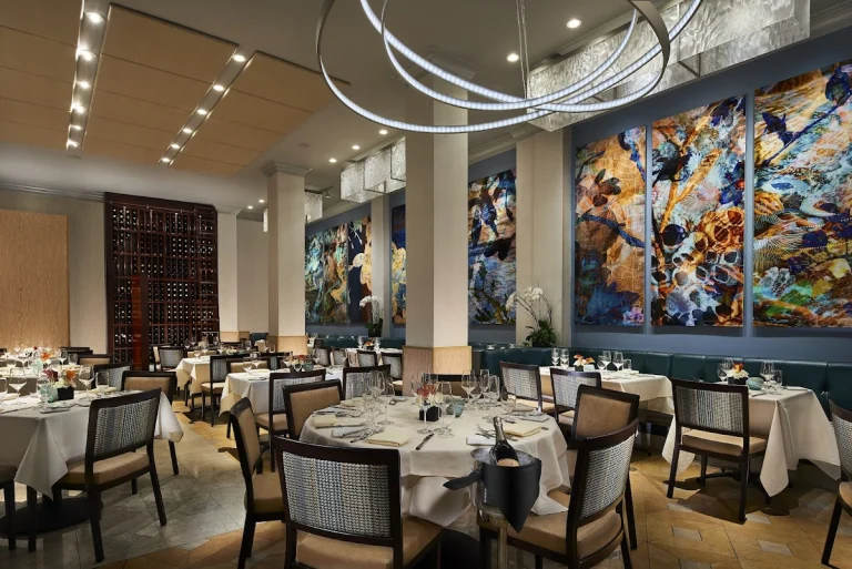 Nine-Ten Restaurant & Bar, a dog-friendly restaurant in La Jolla, California