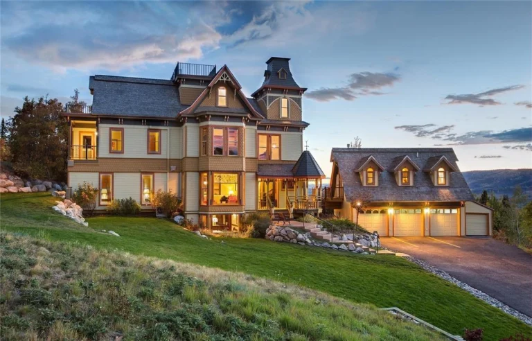 Nomadness Rentals — dog-friendly vacation rentals in Mammoth Lakes
