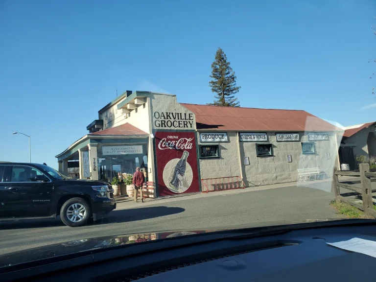 Oakville Grocery, a dog-friendly restaurant in Oakville, California