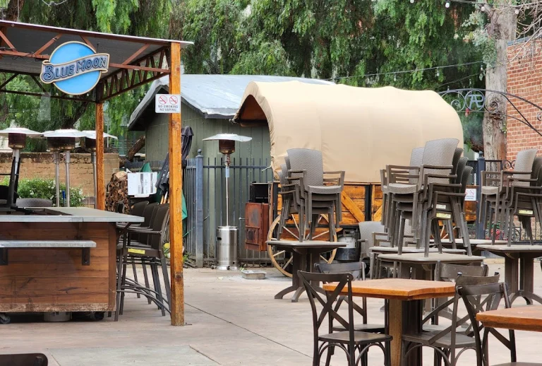 Old Wagon Saloon and Grill