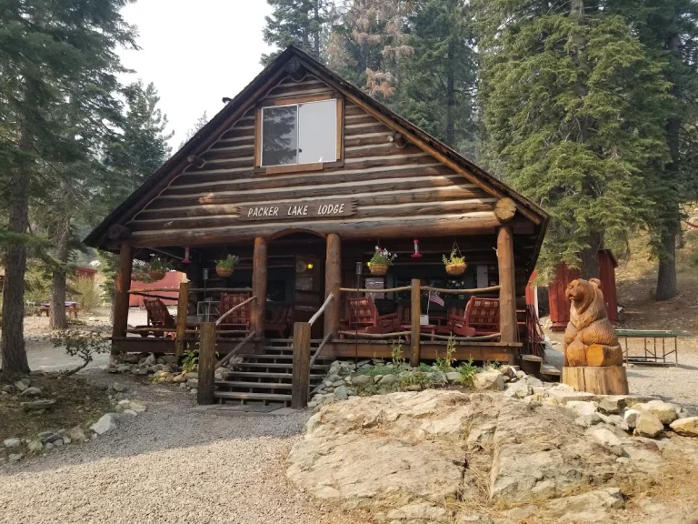 Packer Lake Lodge, a dog-friendly restaurant in Sierra City, California