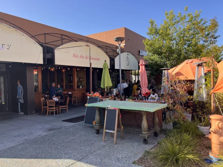 Palo Alto Sol, a dog-friendly restaurant in Palo Alto, California