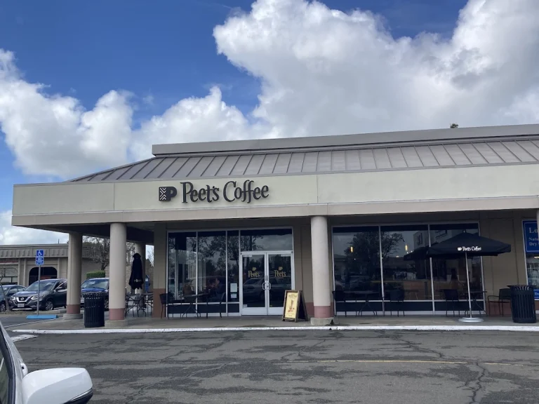 Peets Coffee, a dog-friendly coffee shop in Petaluma, California