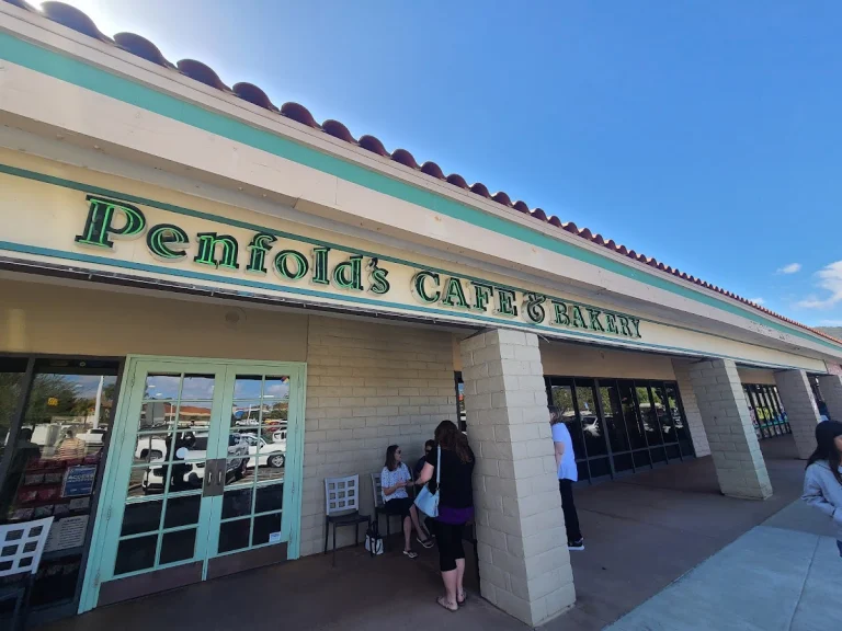 Penfold's Cafe, a dog-friendly restaurant in Temecula, California