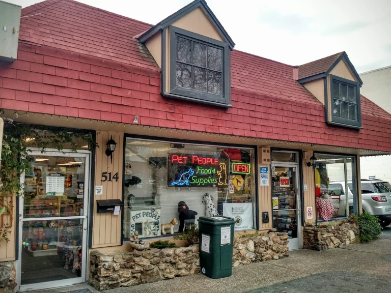 Pet People, a dog-friendly pet supply store in Los Gatos, California