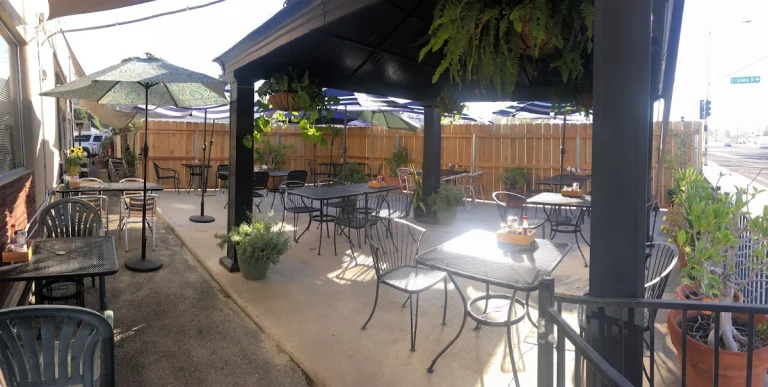 Pete's Breakfast House, a dog-friendly restaurant in Ventura, California