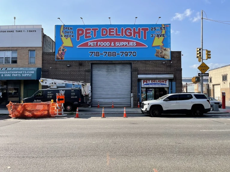 Pet's Delight, a dog-friendly pet supply store in Los Altos, California