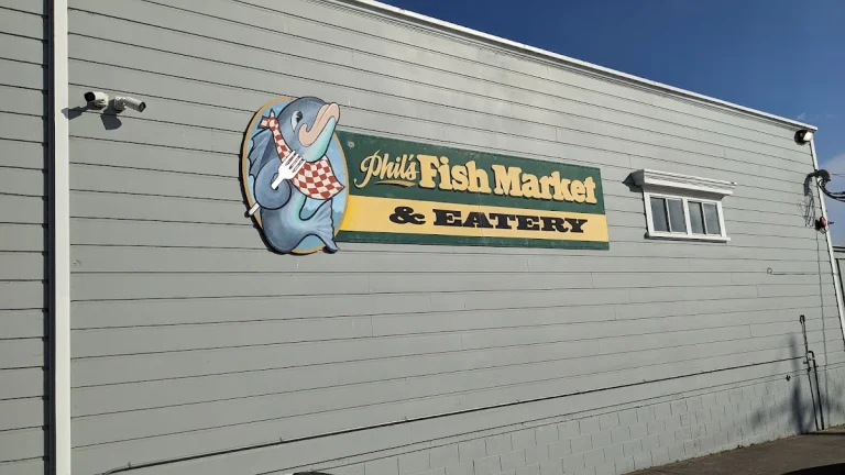 Phil's Fish Market & Eatery, a dog-friendly restaurant in Moss Landing, California