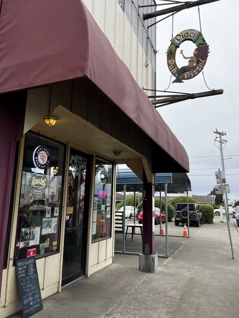 Piaci Pub & Pizzeria, a dog-friendly restaurant in Fort Bragg, California