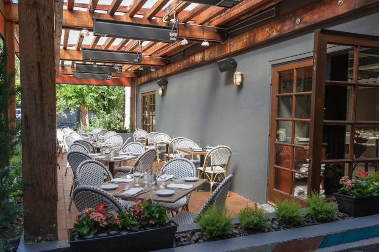 Piazza D'Angelo, a dog-friendly restaurant in Mill Valley, California