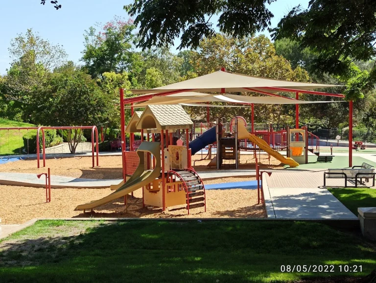 Pittsford Park, Lake Forest