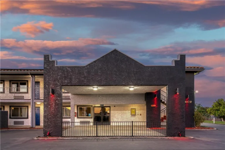 Quality Inn, a dog-friendly hotel in Williams, California
