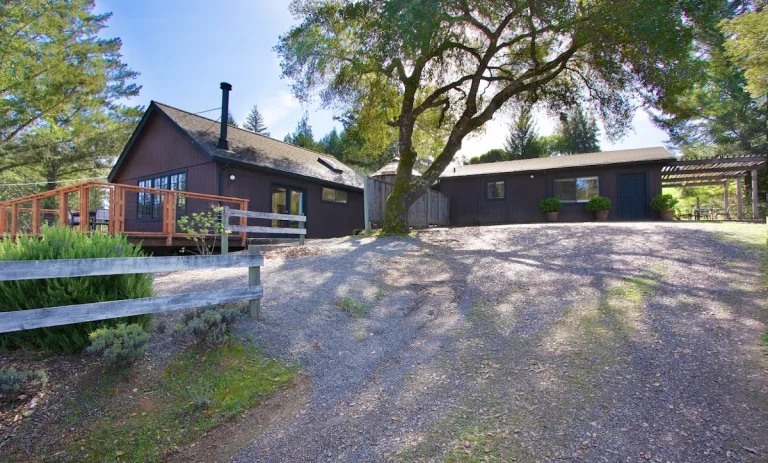 Ravenridge Cottages, Yorkville