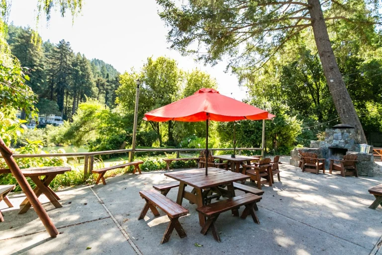 Rio Villa Beach Resort, a dog-friendly restaurant in Monte Rio, California