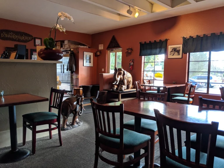 R’Noh Thai Restaurant, a dog-friendly restaurant in Larkspur, California