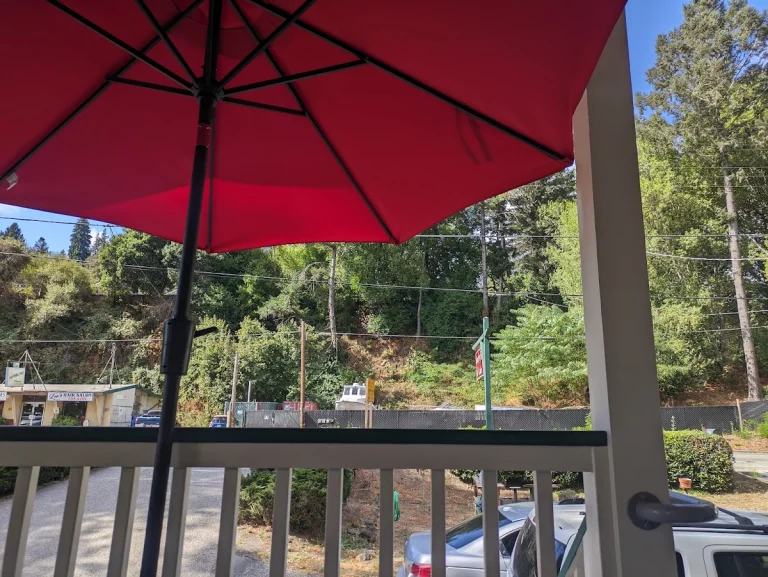 Rocky's Cafe, a dog-friendly restaurant in Felton, California