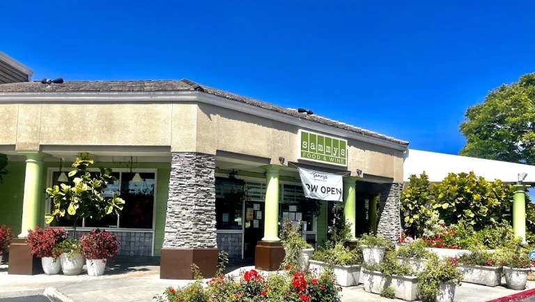 Sammy’s Woodfired Pizza, a dog-friendly restaurant in San Diego, California