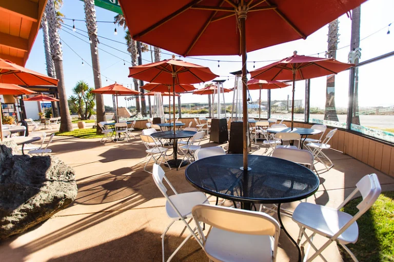 San Simeon Beach Bar and Grill, a dog-friendly restaurant in San Simeon, California