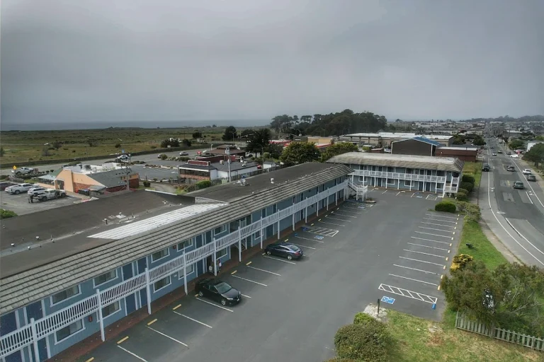 Seabird Lodge, a dog-friendly hotel in Fort Bragg, California