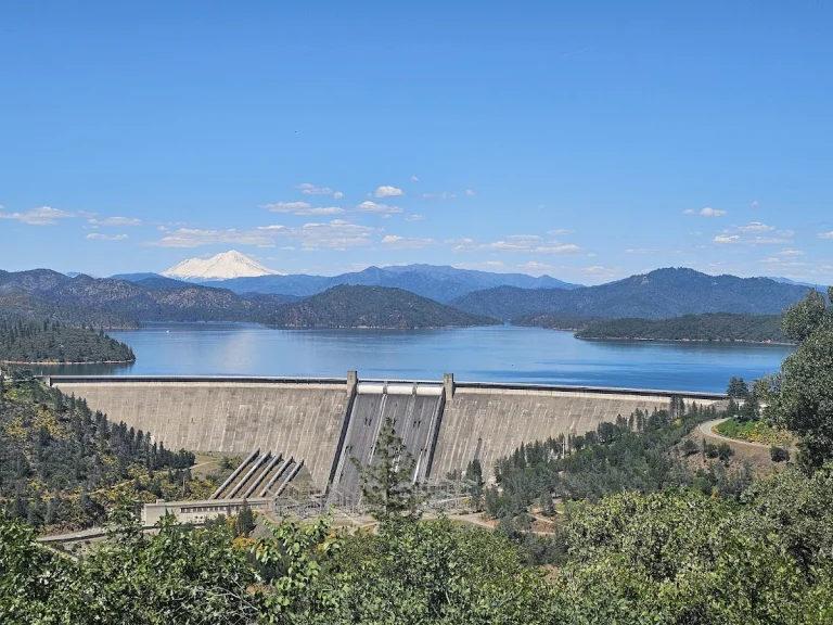 Shasta Dam, Shasta Lake