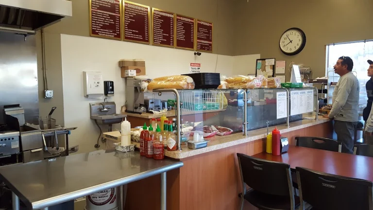 Smoky's Deli, a dog-friendly restaurant in San Rafael, California
