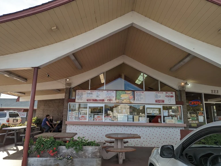 Sno-White Drive In