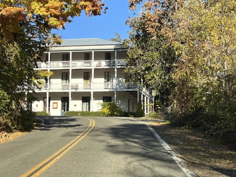 St. George Hotel, Volcano