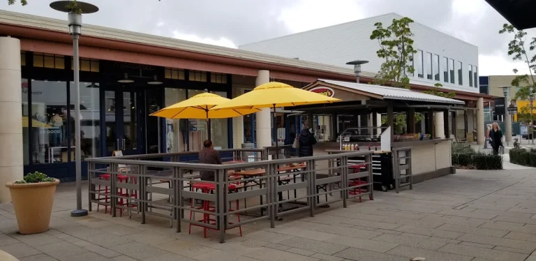 Stang's, a dog-friendly restaurant in Corte Madera, California
