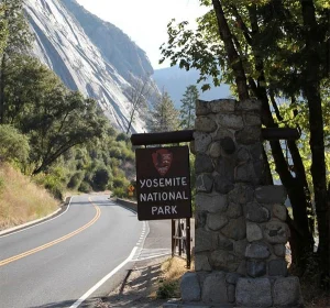 Mariposa County (west/Arch Rock) entrance
