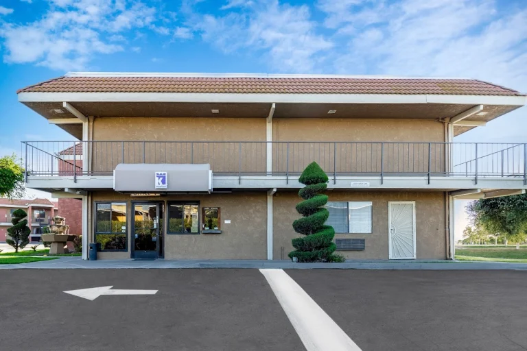 Super 8 Madera, a dog-friendly hotel in Madera, California