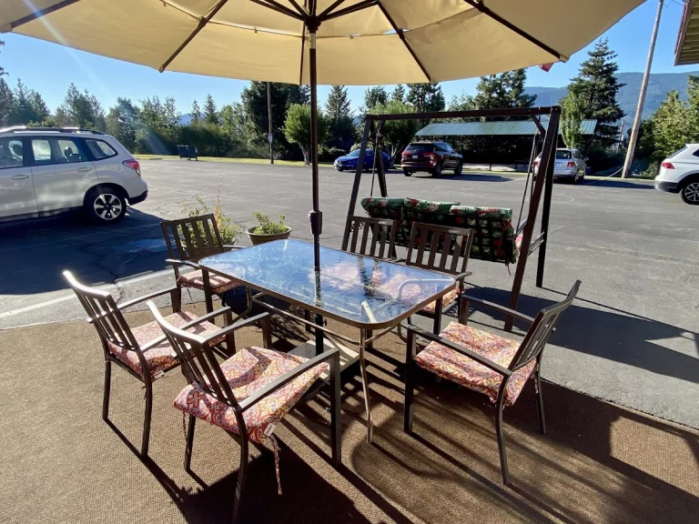 Swiss Holiday Lodge, a dog-friendly hotel in Mount Shasta, California