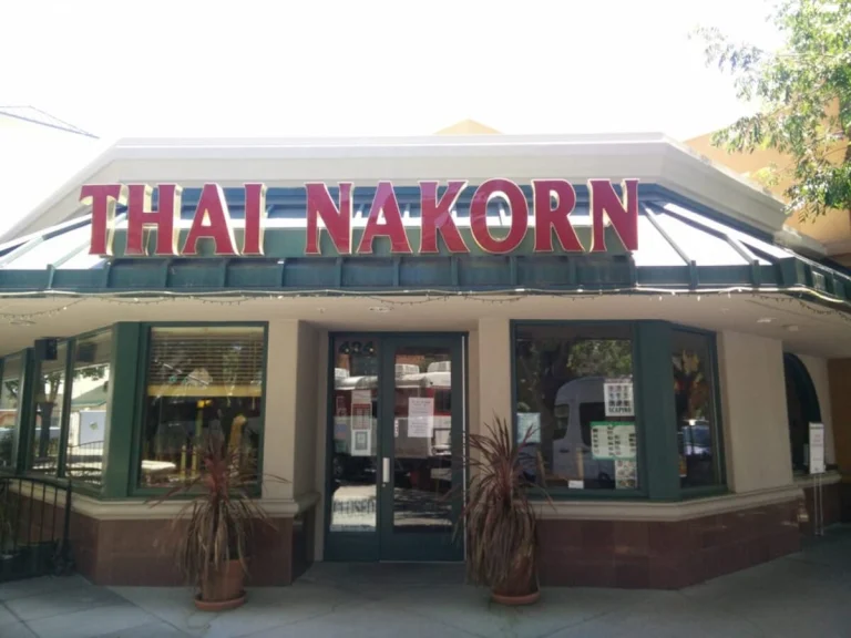 Thai Nakorn, Davis