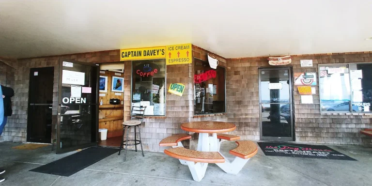 The Dog House, a dog-friendly restaurant in Bodega Bay, California