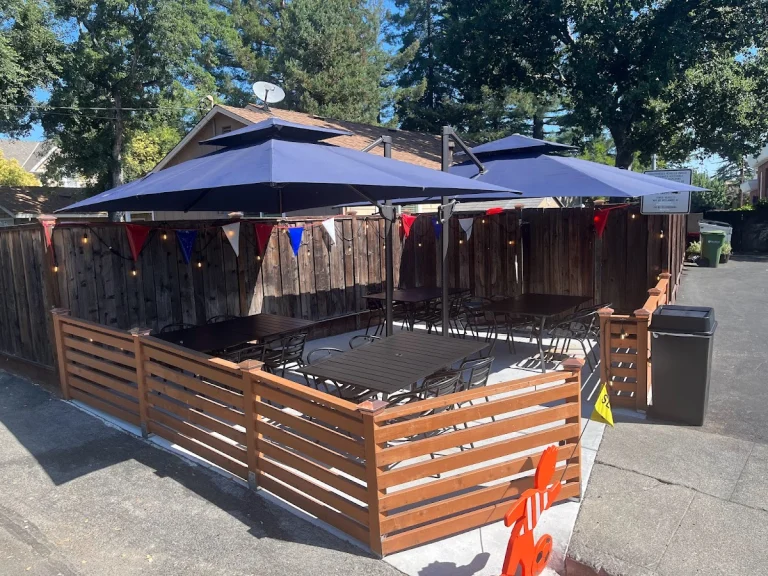 The Happy Hound, a dog-friendly restaurant in Los Gatos, California