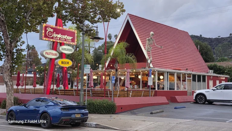 The Oinkster, a dog-friendly restaurant in Los Angeles, California