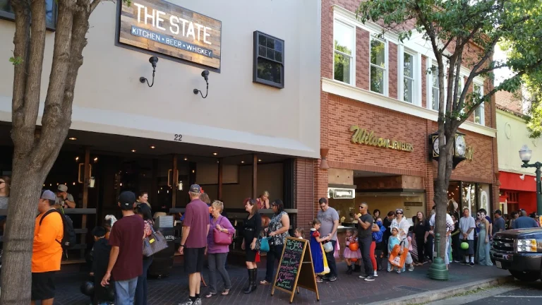 The State, a dog-friendly restaurant in Redlands, California